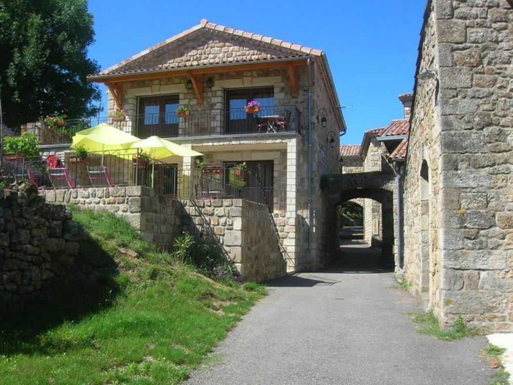 Aux Vieux Arceaux Hotel Mercuer Exterior photo