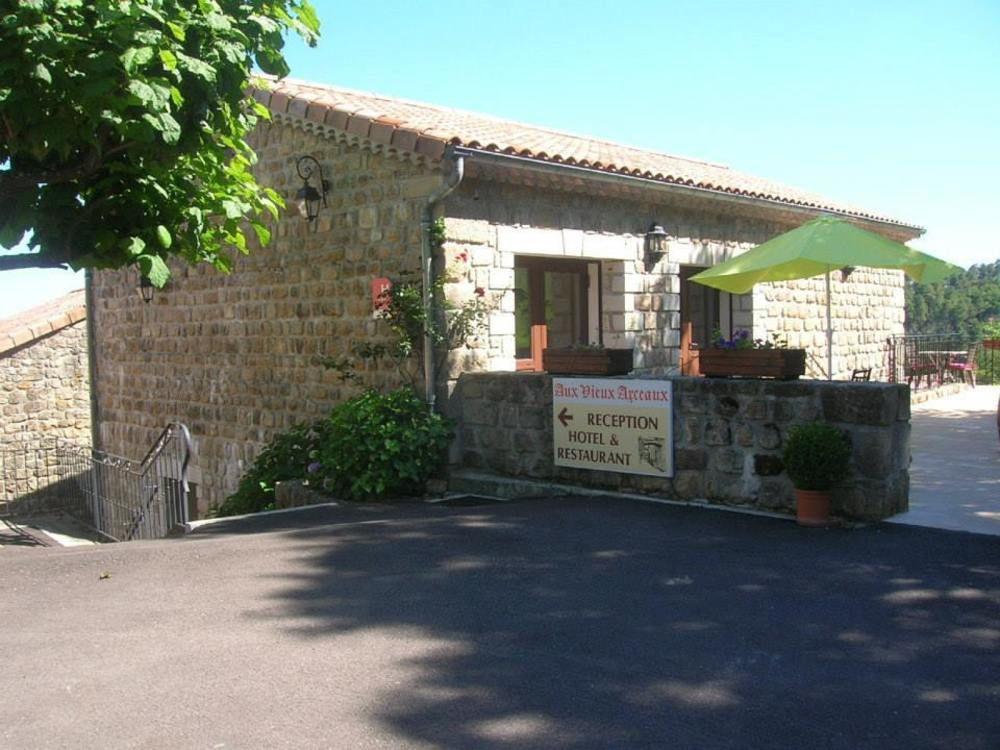 Aux Vieux Arceaux Hotel Mercuer Exterior photo