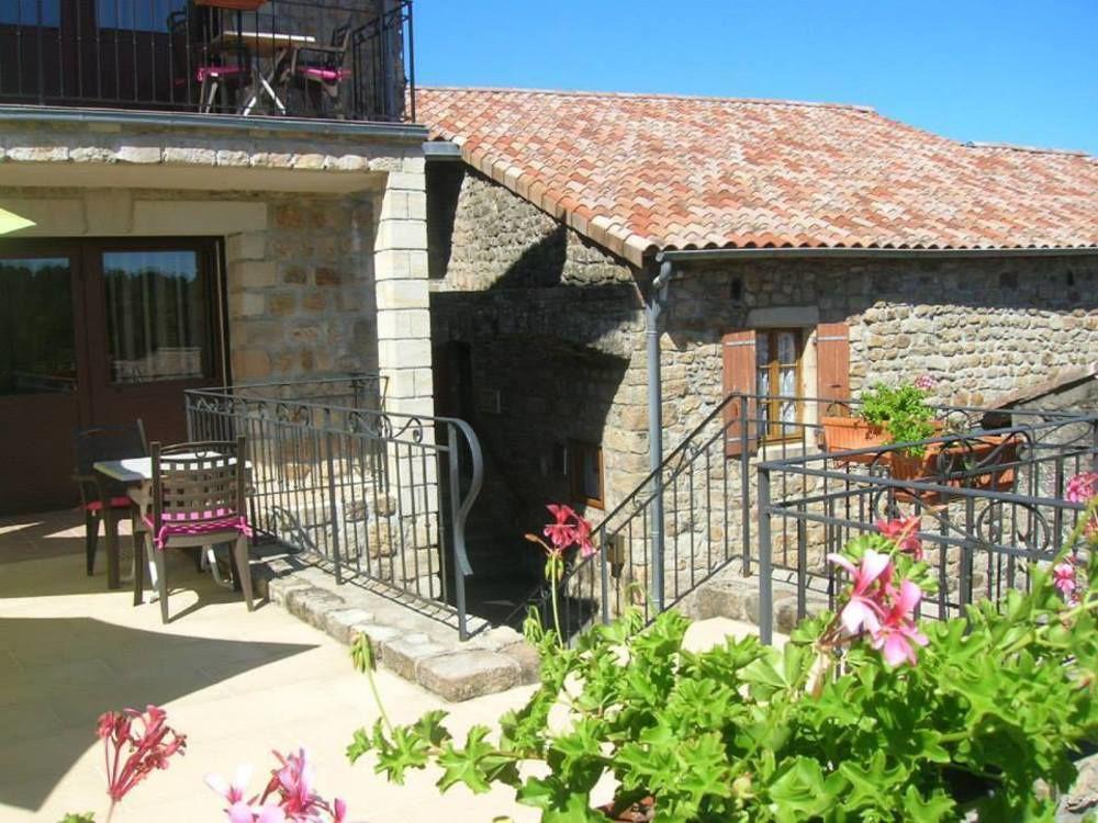Aux Vieux Arceaux Hotel Mercuer Exterior photo